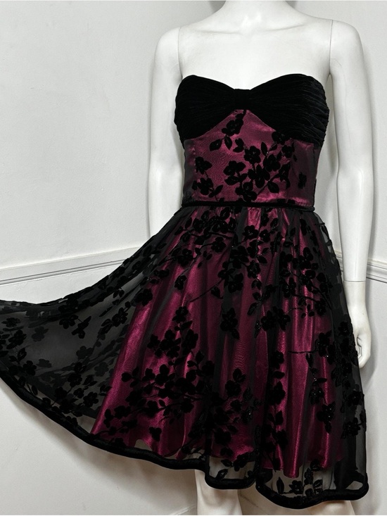 Betsey Johnson Dresses & Skirts - Betsey Johnson Velvet Floral Strapless Party Dress Size 2 Burgundy Black